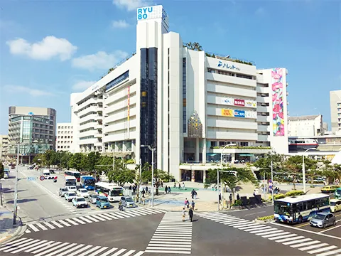 那覇県庁前